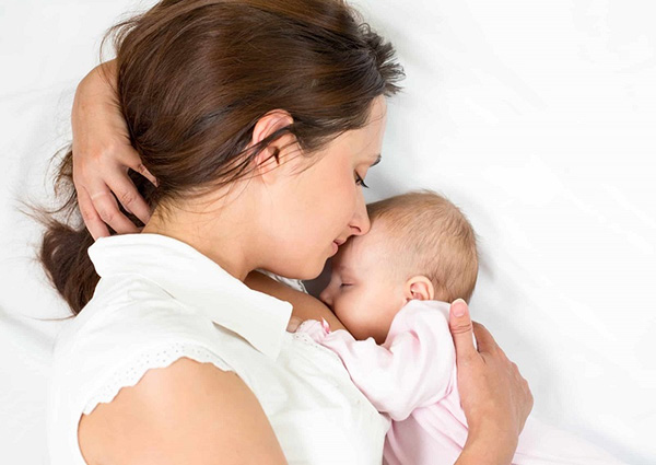 10 Lợi Ích Đặc Biệt Của Sữa Non Đối Với Trẻ Sơ Sinh Mà Ít Mẹ Biết